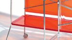 Flip Kartell carrello pieghevole in accaio cromato e policarbonato trasparente colorato arancione, in discrete condizioni, utilizzato in esposizione.